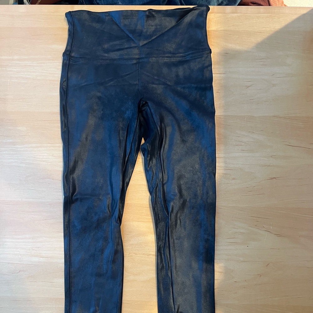 Spanx! Women’s pre-loved Spanks leggings. Near perfect condition.